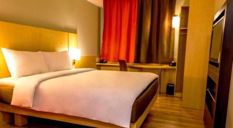 Hotel Ibis Padang Exterior foto